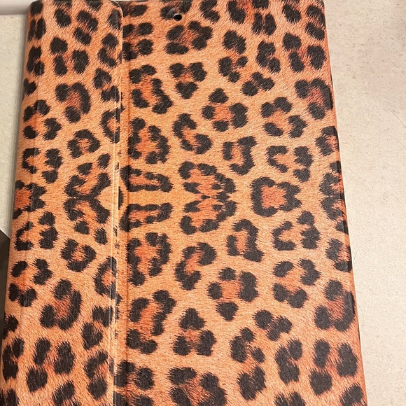 Apple iPad 9th Generation - Picture 1 of 2